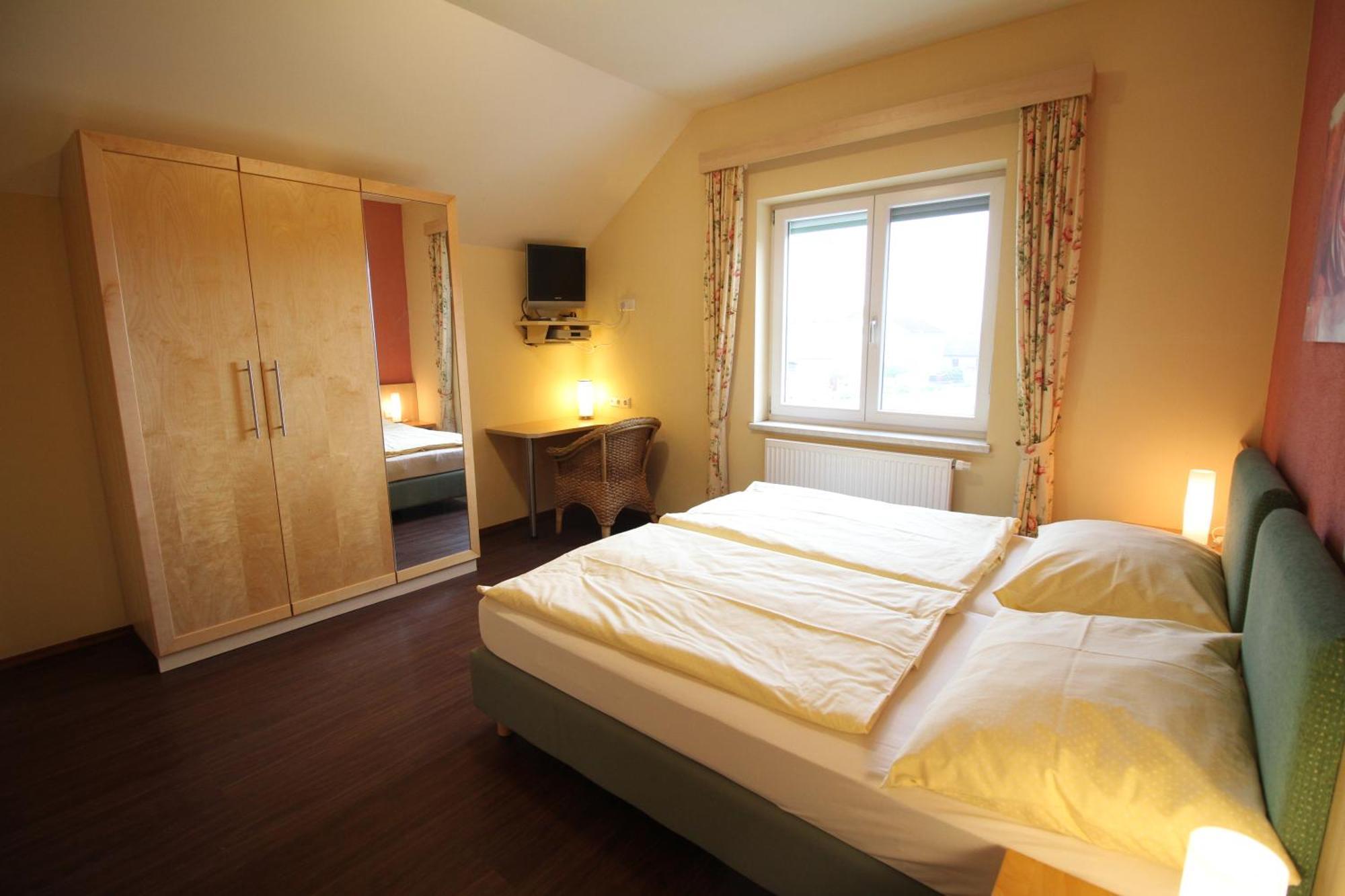 Rosenhotel - Serviced Apartments Zwentendorf Dış mekan fotoğraf